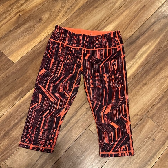 ZELLA Crop Leggings capri Geometric
Visit
Pattern Orange Purple Size Medium - Picture 1 of 2